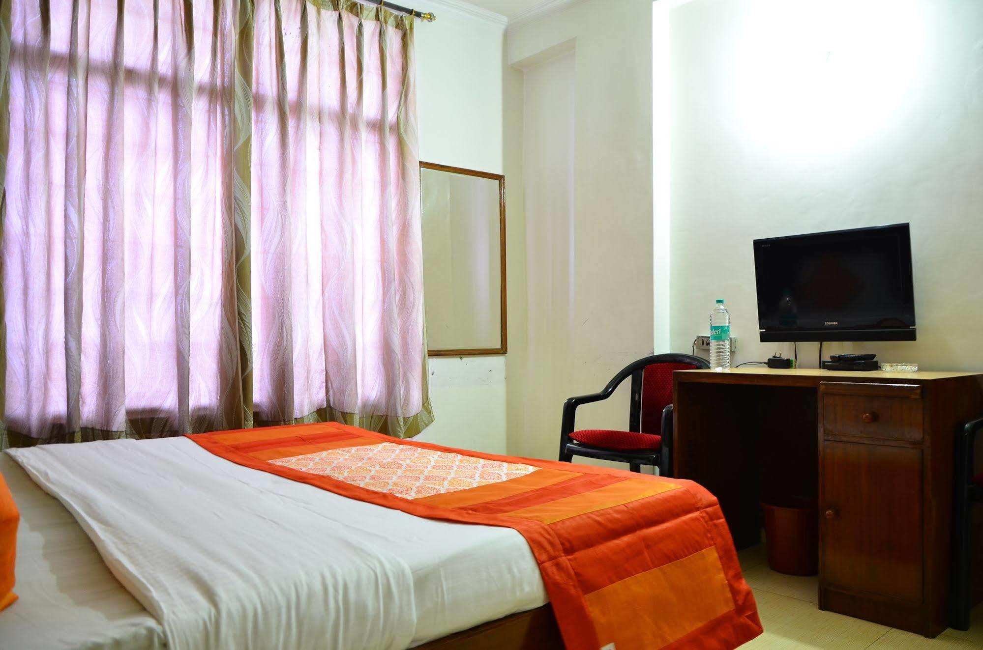 Airport Hotel Paradise International New Delhi Ngoại thất bức ảnh