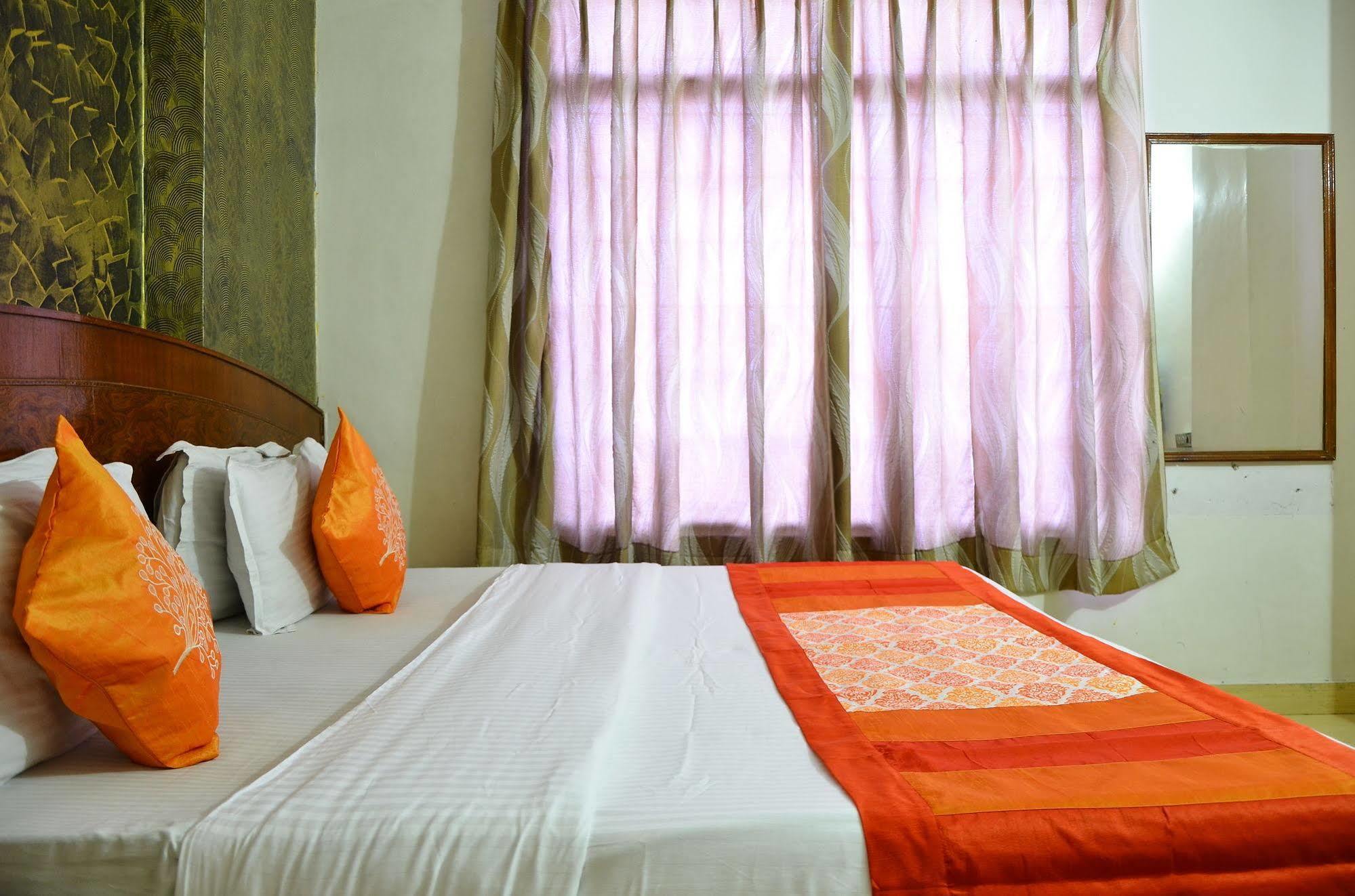 Airport Hotel Paradise International New Delhi Ngoại thất bức ảnh